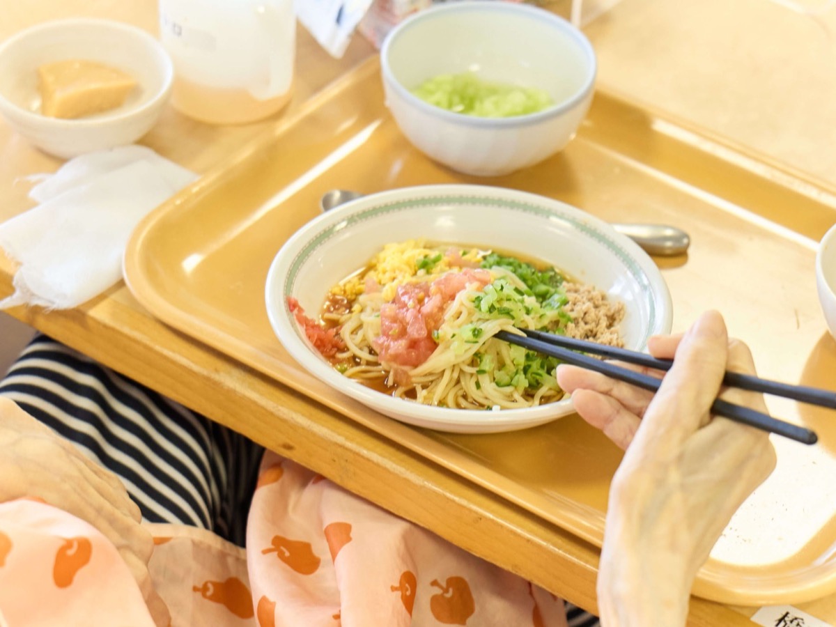 季節感を感じられる食事の様子