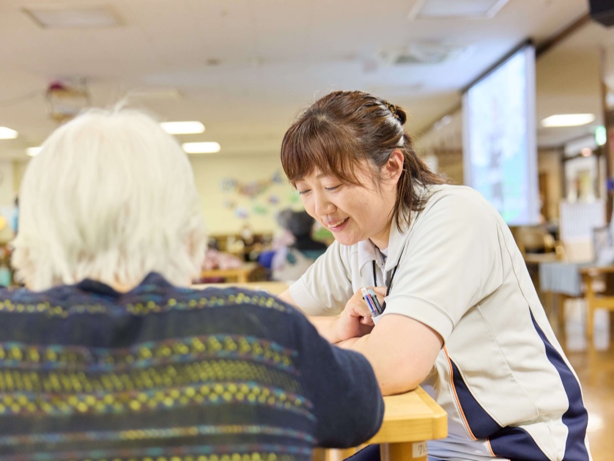 利用者様一人ひとりと向き合う様子